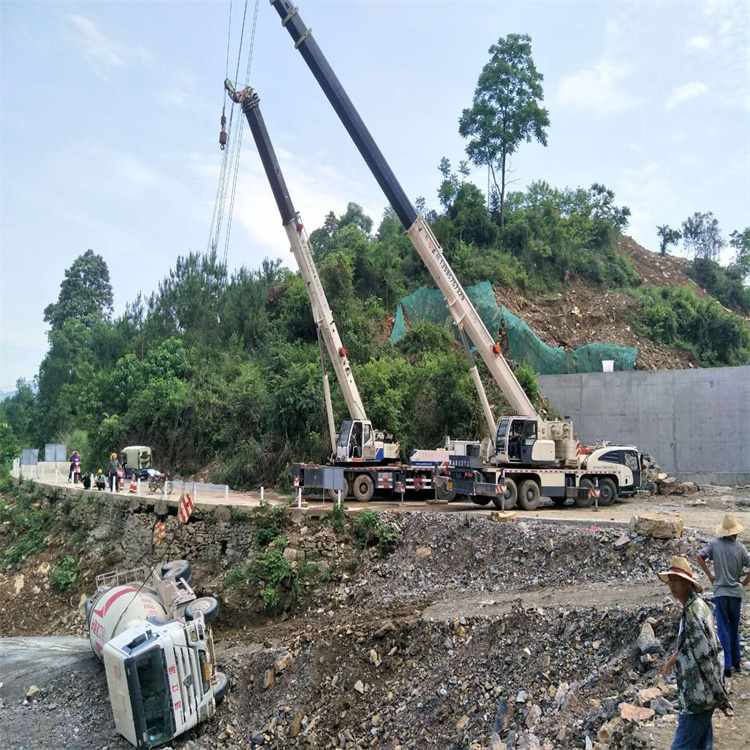 全南县汽车掉沟里叫吊车救援要多少钱
